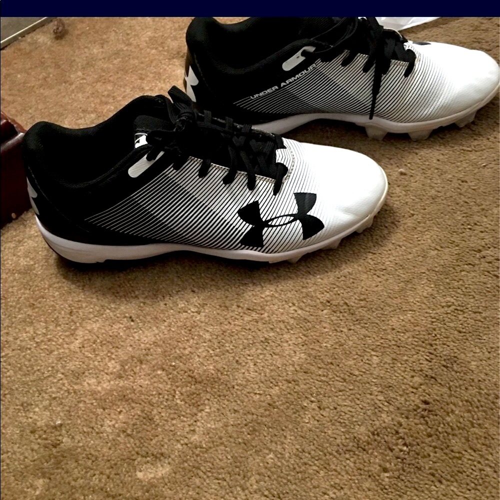 Under Armour
Girls softball cleats